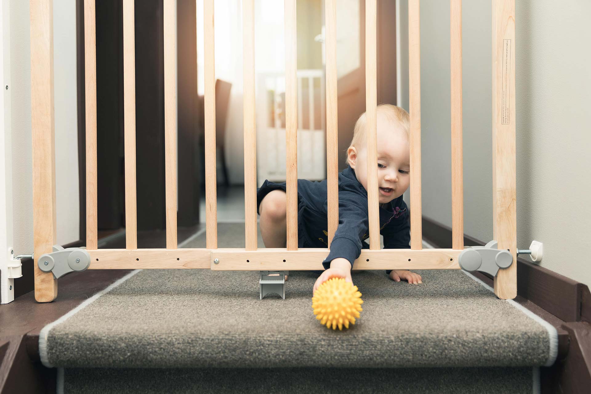 Quelle est la meilleure barrière d'escalier sans perçage ? - Bouts de Chou