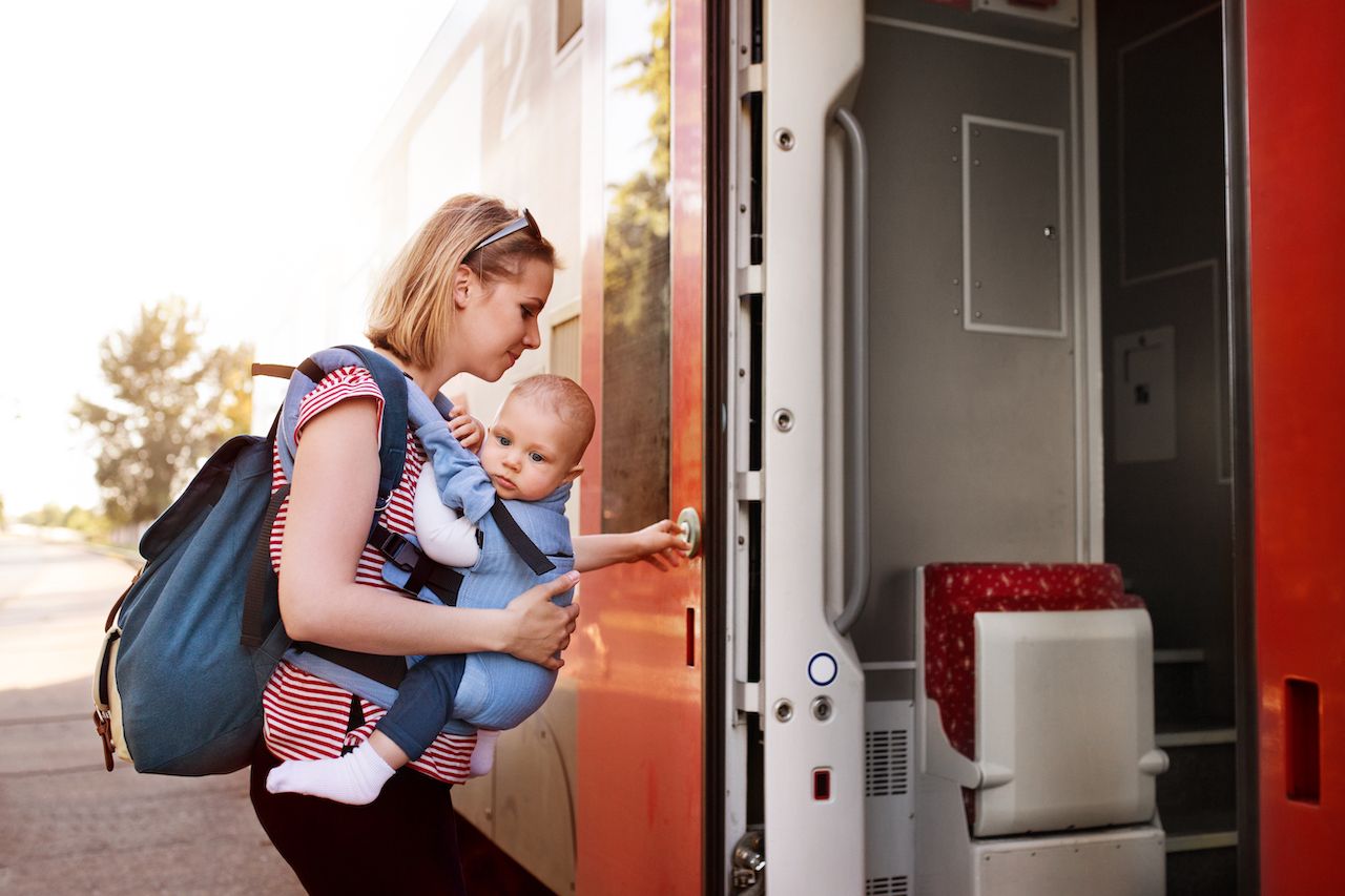 Viedouce Sac à Dos à Langer pour Bébé,Grande Capacité Sac à  Couches,Multifonction Imperméable Sac de Voyage avec Matelas à Langer,étui  à Sucette Détachable (Gris) : : Bébé et Puériculture